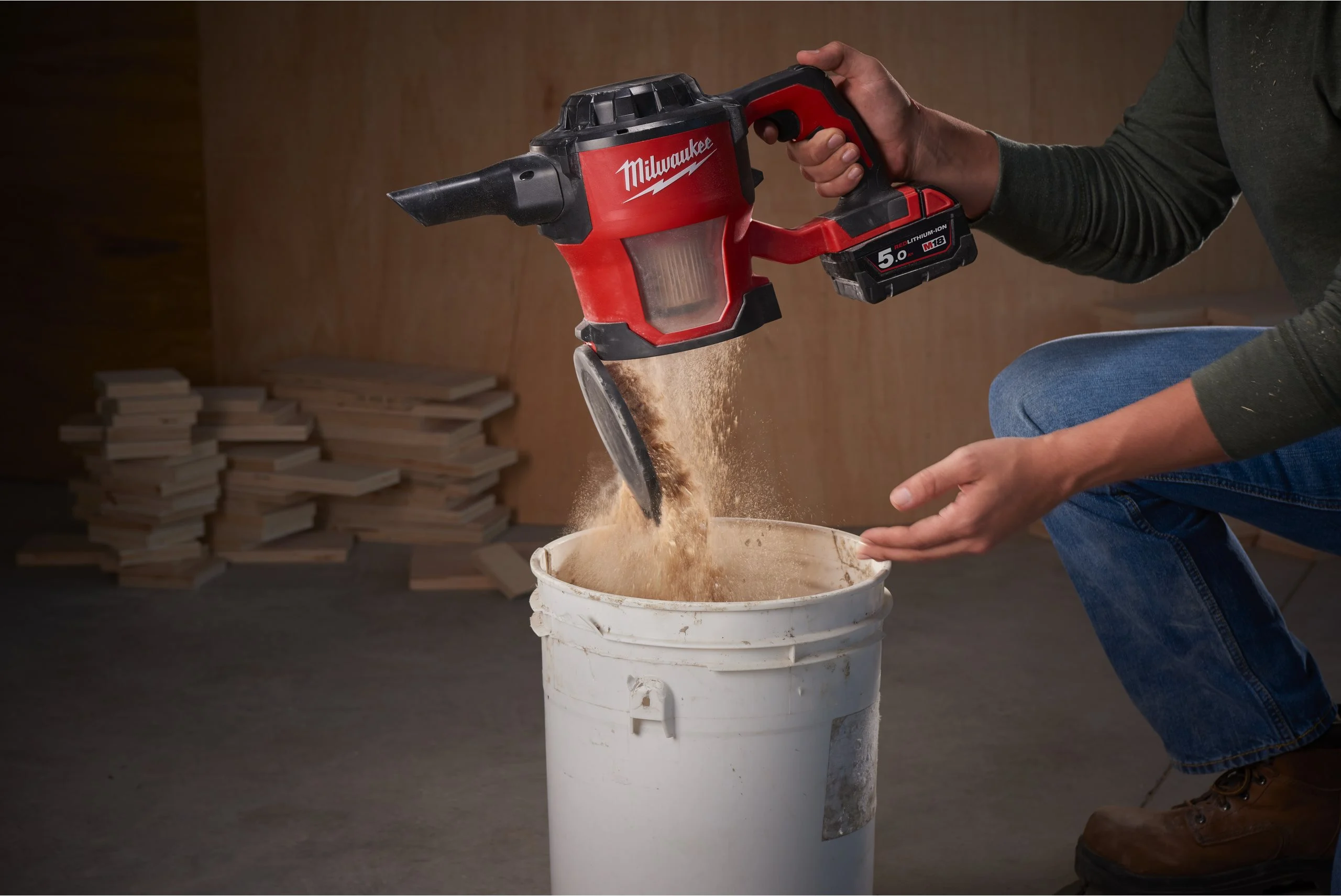 Milwaukee M18 akumulatorski ročni sesalnik sistema M18